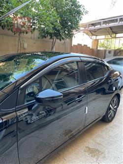 نيسان فيرسا